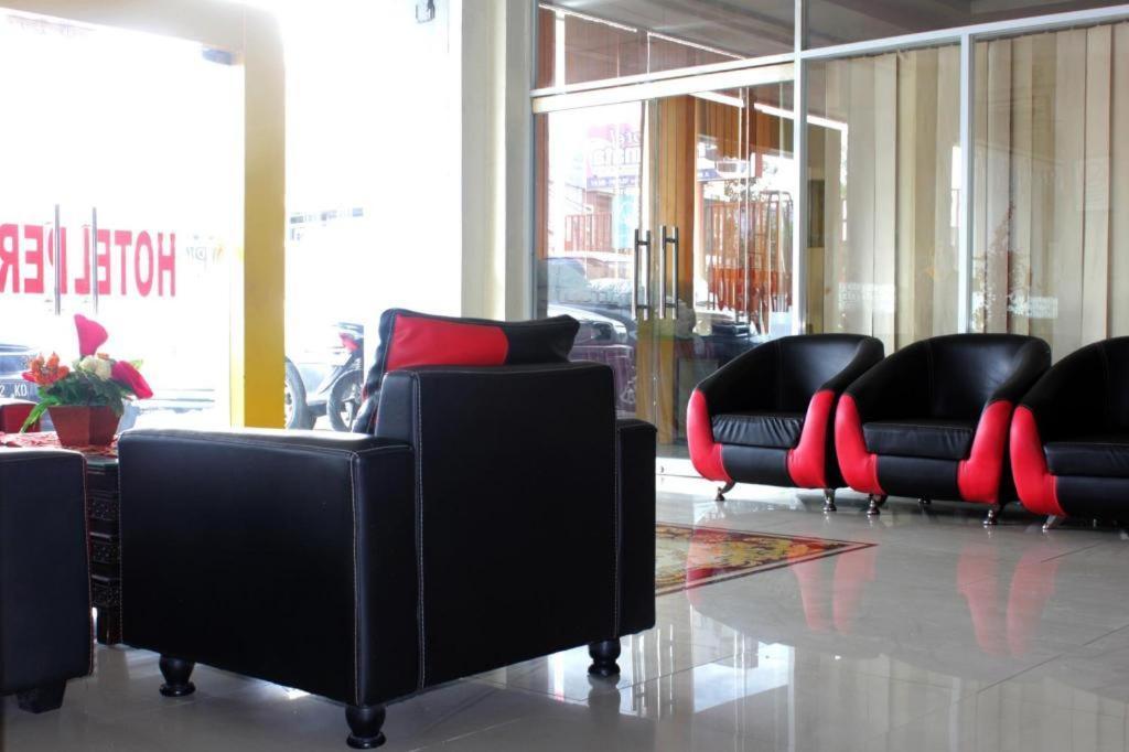Hotel Permata Макасар Екстериор снимка