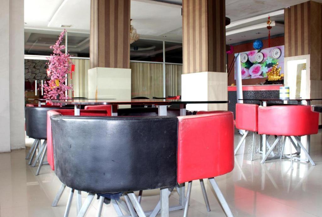 Hotel Permata Макасар Екстериор снимка