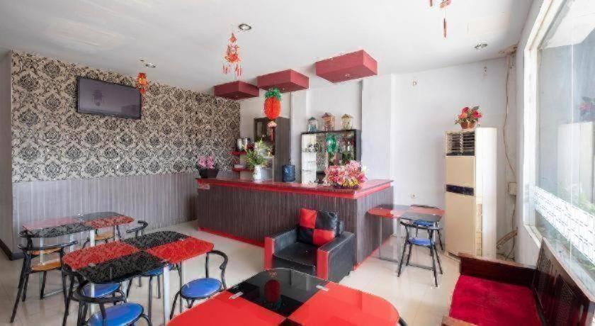Hotel Permata Макасар Екстериор снимка